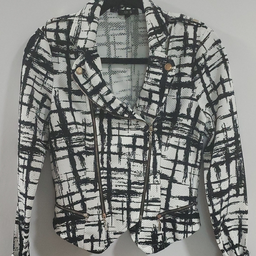 Monochrome Women's Blazer with Zipper Detail